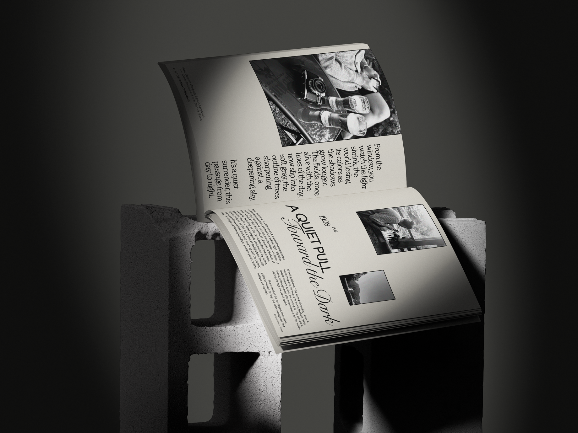 Editorial-Design mit offenem Magazin auf Betonelement – typografisch starkes Layout mit Schwarz-Weiß-Fotografie, minimalem Satzspiegel und ruhiger Ästhetik, inspiriert von analoger Fotografie und gedruckter Poesie.